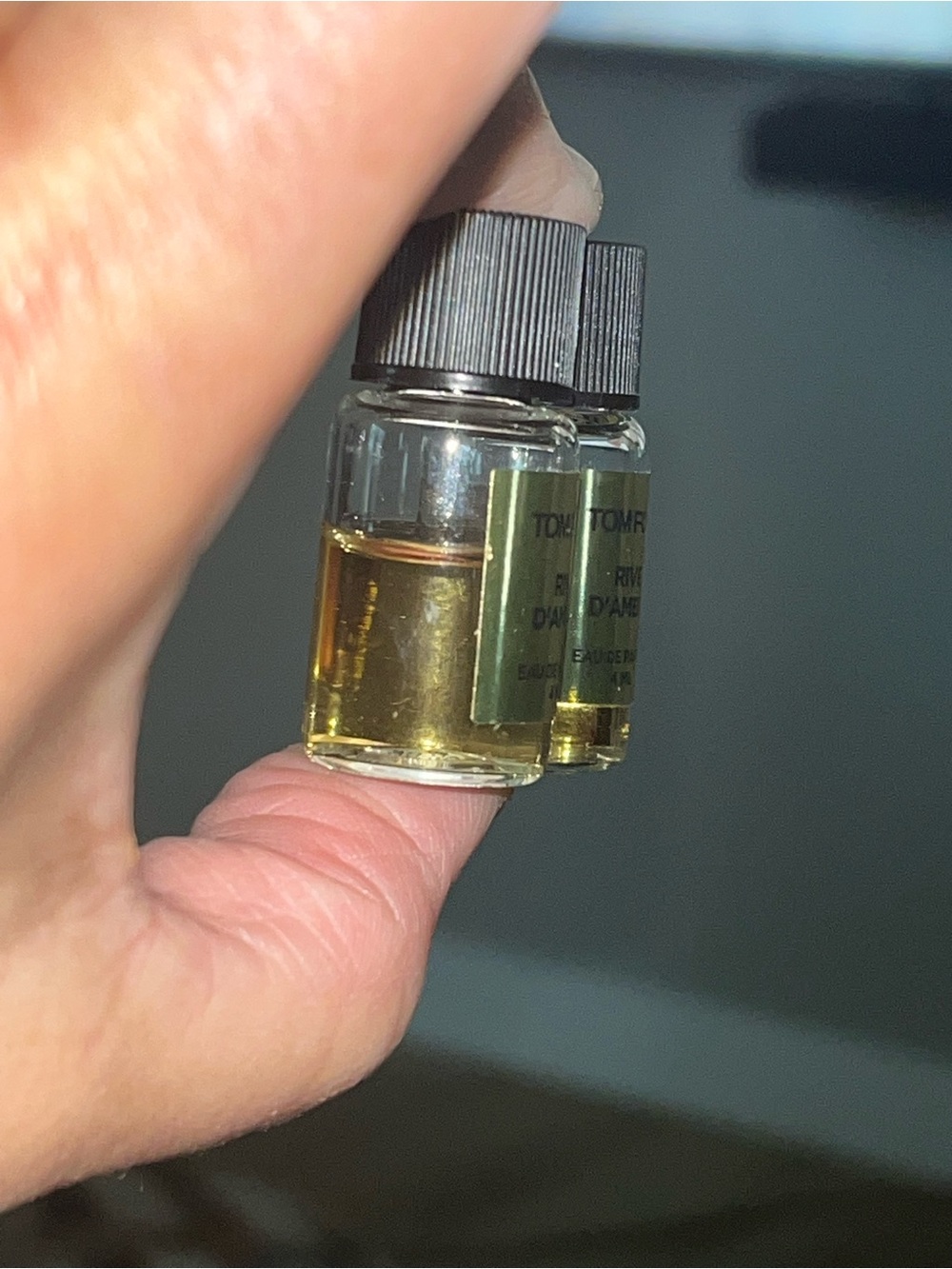Tom Ford Rive D’Ambre Sampler x2 - Picture 2 of 6